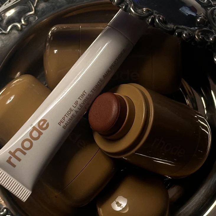 Лімітований ТІНТ-НОВИНКА для вуст Сінабон із корицею RHODE CINNAMON ROLL Shimmery Spiced Brown Peptide Lip Tint Limited Edition Shade